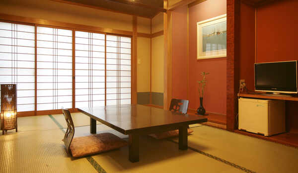 お部屋は落ち着いた和室です。