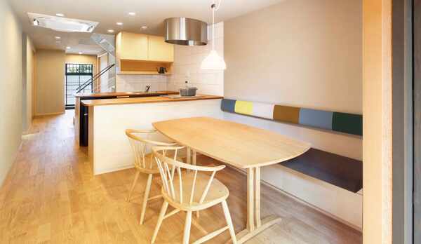  【リビングルームのベンチソファ】