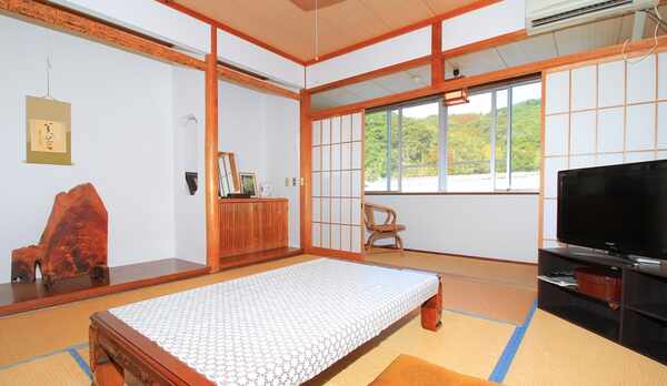 【和室14畳】広々と、ゆっくりお寛ぎいただけます。