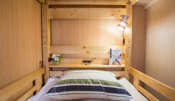 【女性専用ドミトリー】ウッド調 【2段ベッド1名分】 