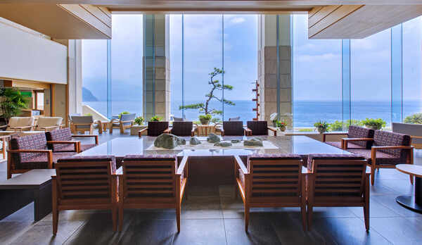 【ロビーラウンジ】