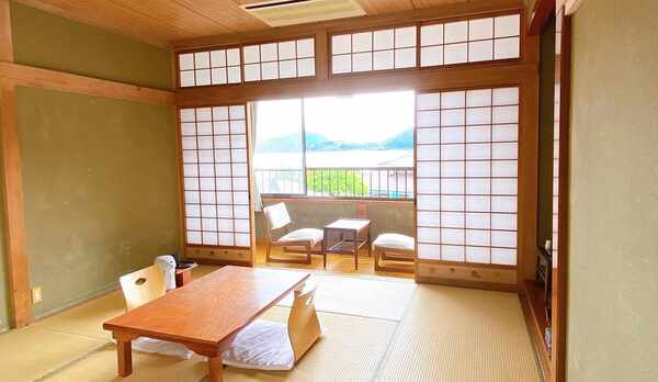 【湖側和室】