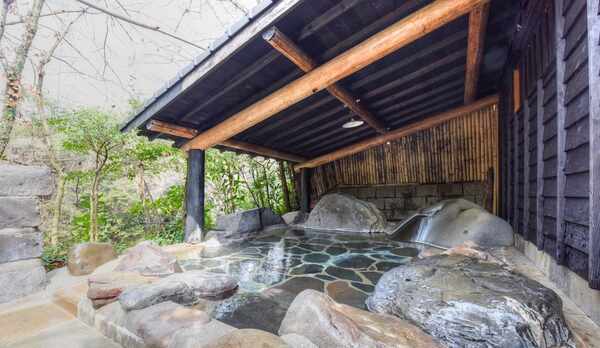 *【露天風呂(思い出の湯)】川のせせらぎを聞きながら、のんびりとご堪能下さい。