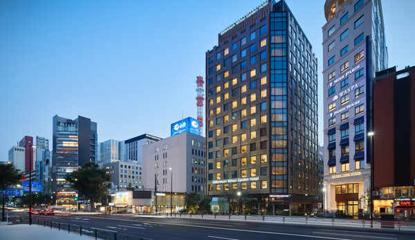 晴海通り沿いに位置し、銀座の中心へもアクセス良好