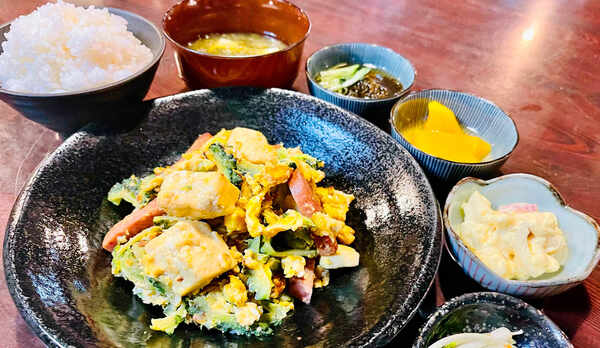 【ご夕食】沖縄の家庭的な料理をお楽しみください♪※季節により内容が異なります。