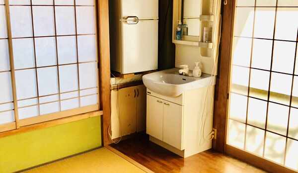 和室１２畳【この部屋のみ冷蔵庫・洗面所あり】