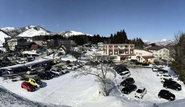 ゲレンデから見たホテル　〜ゲレンデまで150mの好立地〜