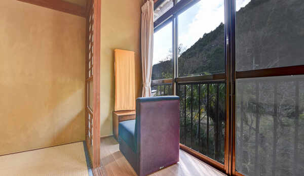 *【おまかせ和室（バス・トイレ無）】 景色を見ながらお仕度どうぞ