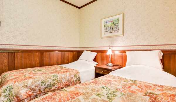 *【セミスィートツイン】バストイレ付・最高級の寝心地を誇るフランスベットが２台配置