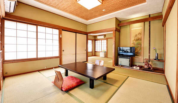 *和室8〜10畳+次の間/6名様までご宿泊いただけます。ご家族やグループでご利用下さい。