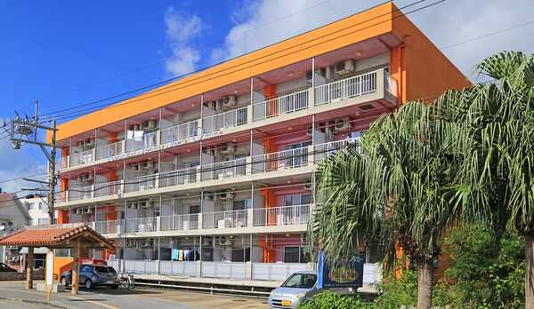 アクセス抜群！目の前にバス停