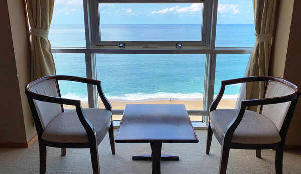 ◆【客室】全てのお部屋がオーシャンフロント。何も考えず海を眺め、、日頃の疲れを忘れるひとときを。