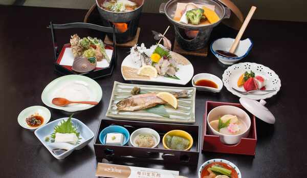 *夕食一例/尾瀬の清らかな水が育んだ山川の幸を、お食事処でお召し上がりいただきます