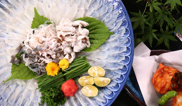 紅葉屋のふぐ料理は見た目にも鮮やか