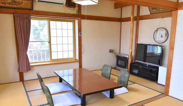 *【客室一例】畳のお部屋でゆっくりとおくつろぎください。