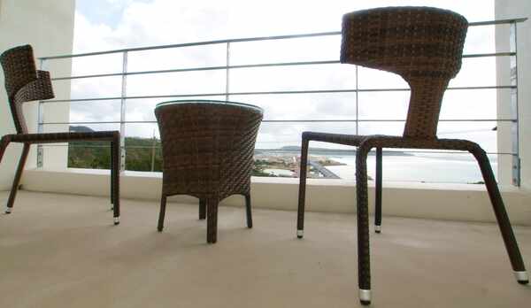 *客室バルコニー／ダイビング器材も置ける広いバルコニー