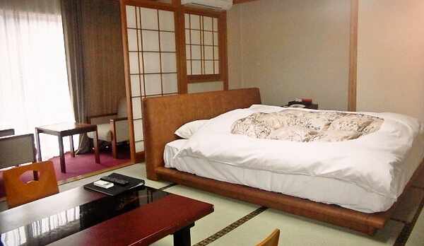 クイーンベッド