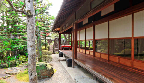 【奥座敷と庭園】