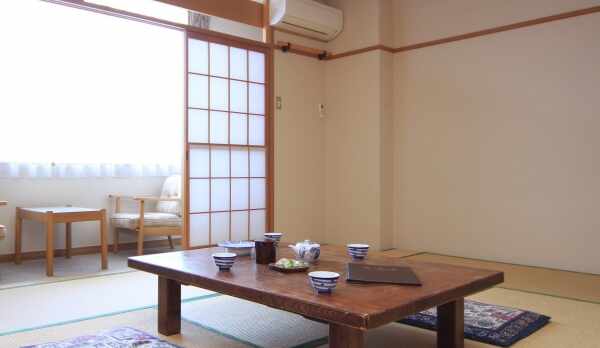 和室10畳のお部屋です