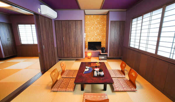 モダン和室　デラックスルーム　４名〜８名様のお部屋になります。目の前は海の景色。