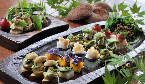 ご夕食、信玄の山里料理。森のたからものづくし。