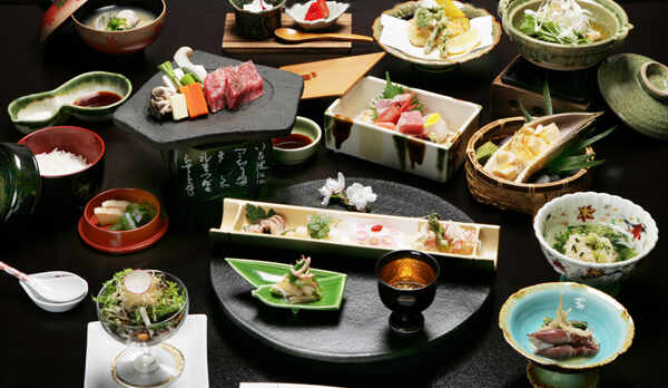 旬の食材を堪能する「季節の懐石料理」一例