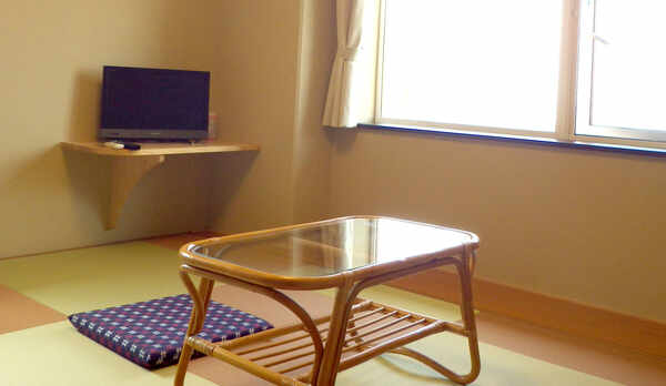 *【客室一例】畳のお部屋でのんびり♪足を伸ばしてお寛ぎ下さい。
