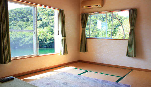 *【和室一例】足を伸ばしてのんびりお寛ぎいただけます。
