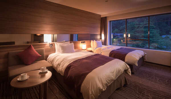 【禁煙：ツイン36.9平米】120cmセミダブル、シャワー室・洗浄機付トイレ、無料Wi-Fi接続。