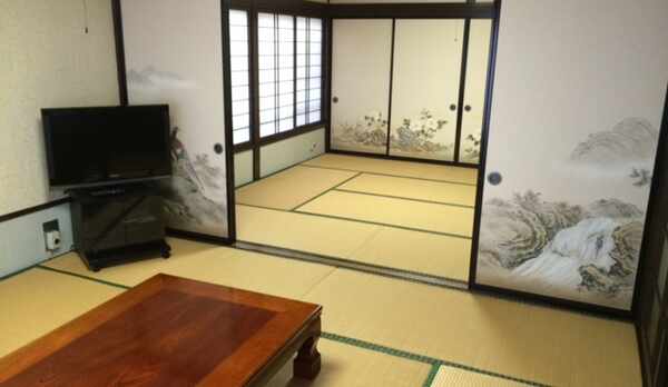 本館：離れ８畳２間