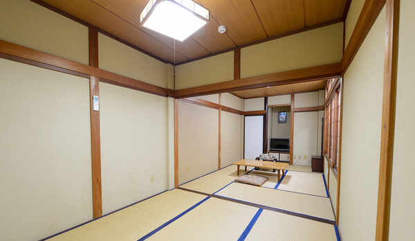 *【和室8畳】５名様までOK★ファミリー・グループにオススメ♪Wi-Fi完備！（バス・トイレ共同）