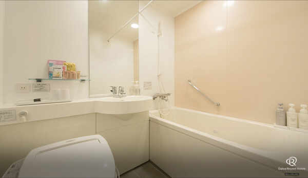 レディースルーム浴室：女性アメニティ＆KOSEシャンプー類