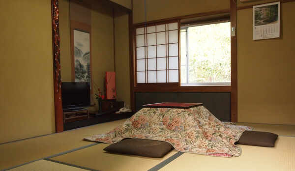 *【部屋一例】日本家屋の静かな佇まいを感じるお部屋でのんびりとお寛ぎ下さい。