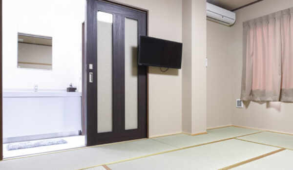 和室8畳（浴室・トイレ・洗面所付き）