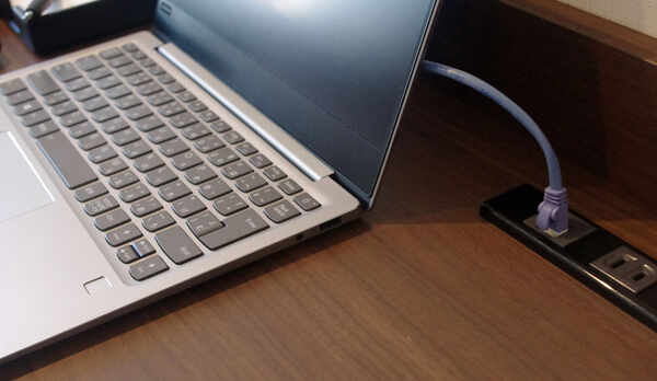 ビジネス利用にオススメ☆無料Wi-Fiはもちろん、有線LANもご用意しております。