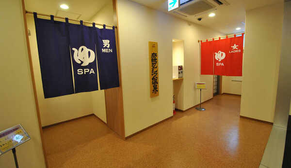 ２F大浴場　ご利用時間　16：00〜25：00　5：00〜9：00 