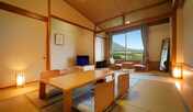 【和室（12畳間+広縁）】南部富士「岩手山」と一帯の牧野の絶景を望む落ち着いたお部屋です