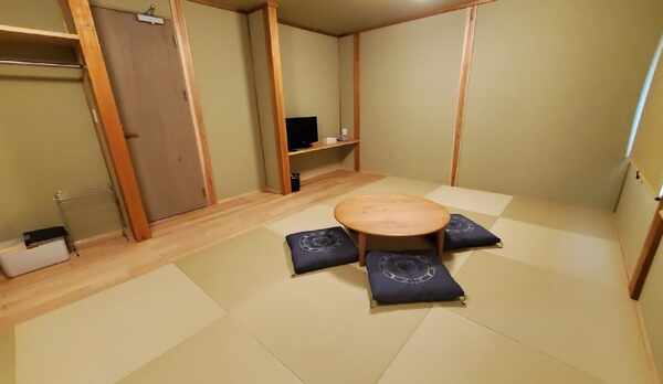 基本和室【4〜5名様】（WIFI完備）