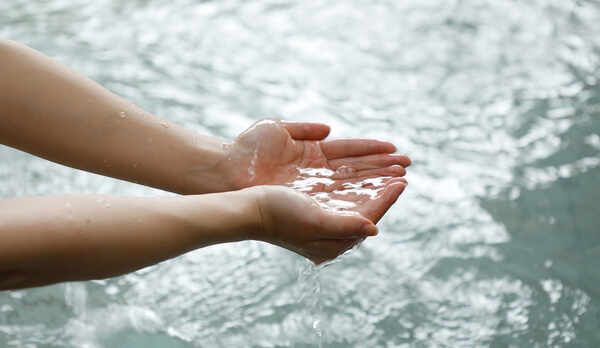 当館自慢のトロトロの泉質でお肌スベスベ♪