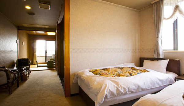 スタンダード和洋室（４〜８階、６畳＋ツイン）- 全室海側