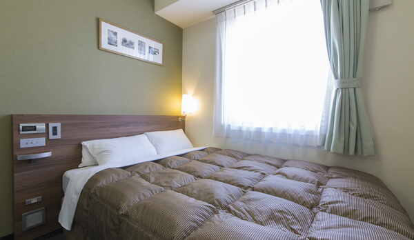 ダブルルーム　13㎡　ベットは140cmダブルベットでゆったりと