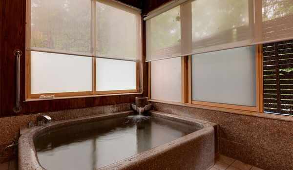 *【浴場(女湯)】こじんまりとした浴場で旅の疲れを癒してください。