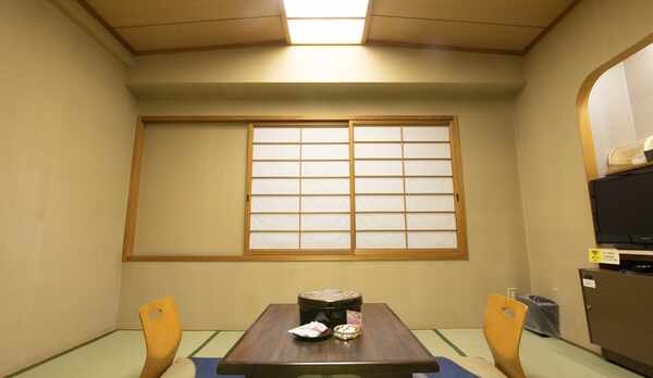 *【和室6畳バス＆トイレ付】お部屋のお風呂には温泉を引いているのでお好きな時間に温泉を楽しめます。