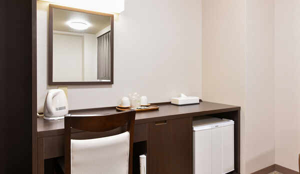 *【ツイン一例】デスクまわり。