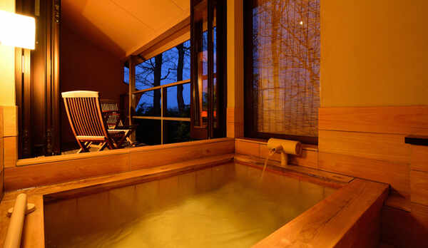 客室半露天風呂(檜)