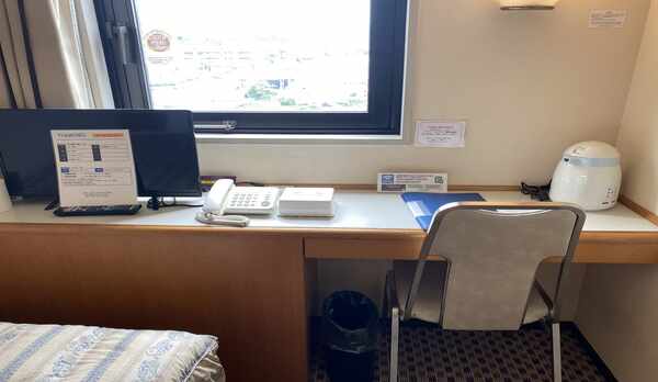 シングルルーム（窓際）