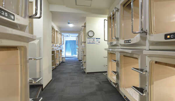 カプセルホテル