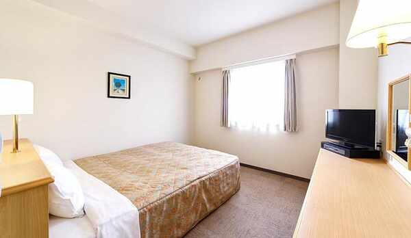  【シングルルーム】セミダブルサイズ（幅120cm）ゆったりとお寛ぎ頂けます。