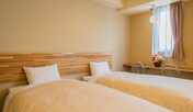 木のぬくもり溢れる温かみのある部屋【ツインルーム】