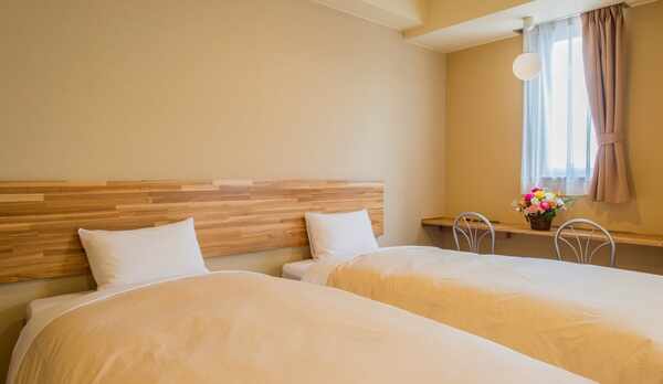 木のぬくもり溢れる温かみのある部屋【ツインルーム】